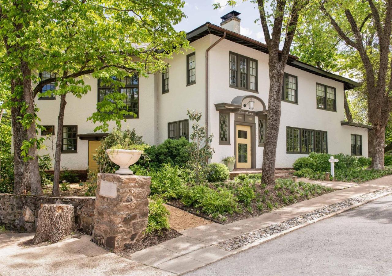 Oakhurst Inn At The University Charlottesville Exterior photo
