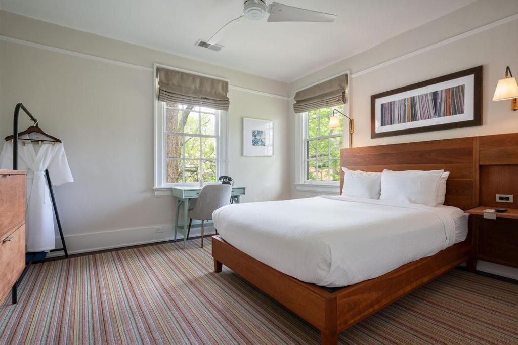 Oakhurst Inn At The University Charlottesville Exterior photo