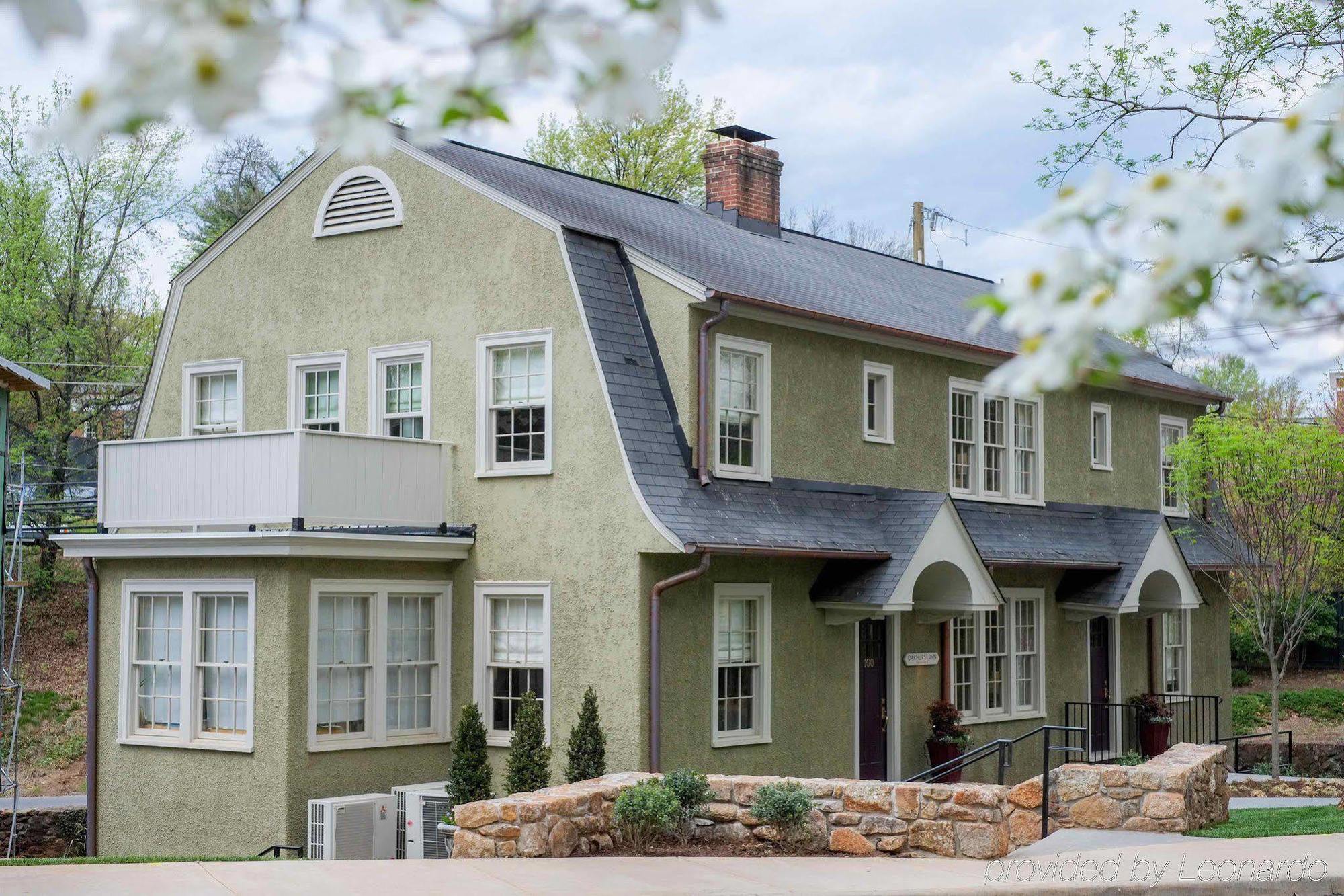 Oakhurst Inn At The University Charlottesville Exterior photo
