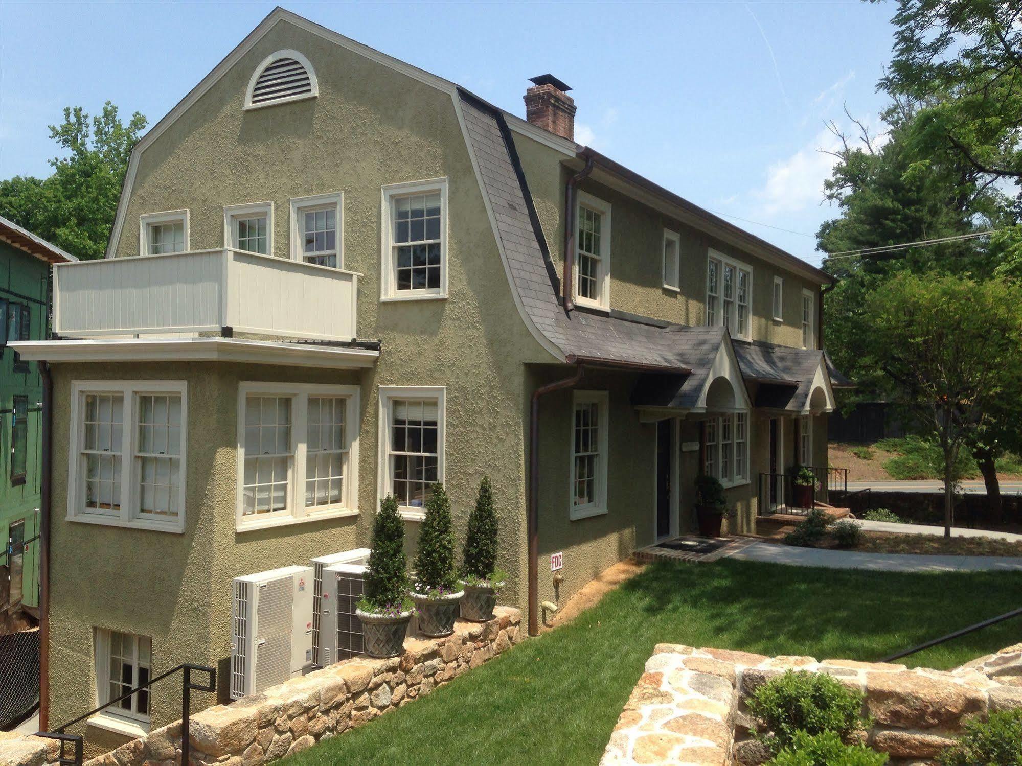 Oakhurst Inn At The University Charlottesville Exterior photo