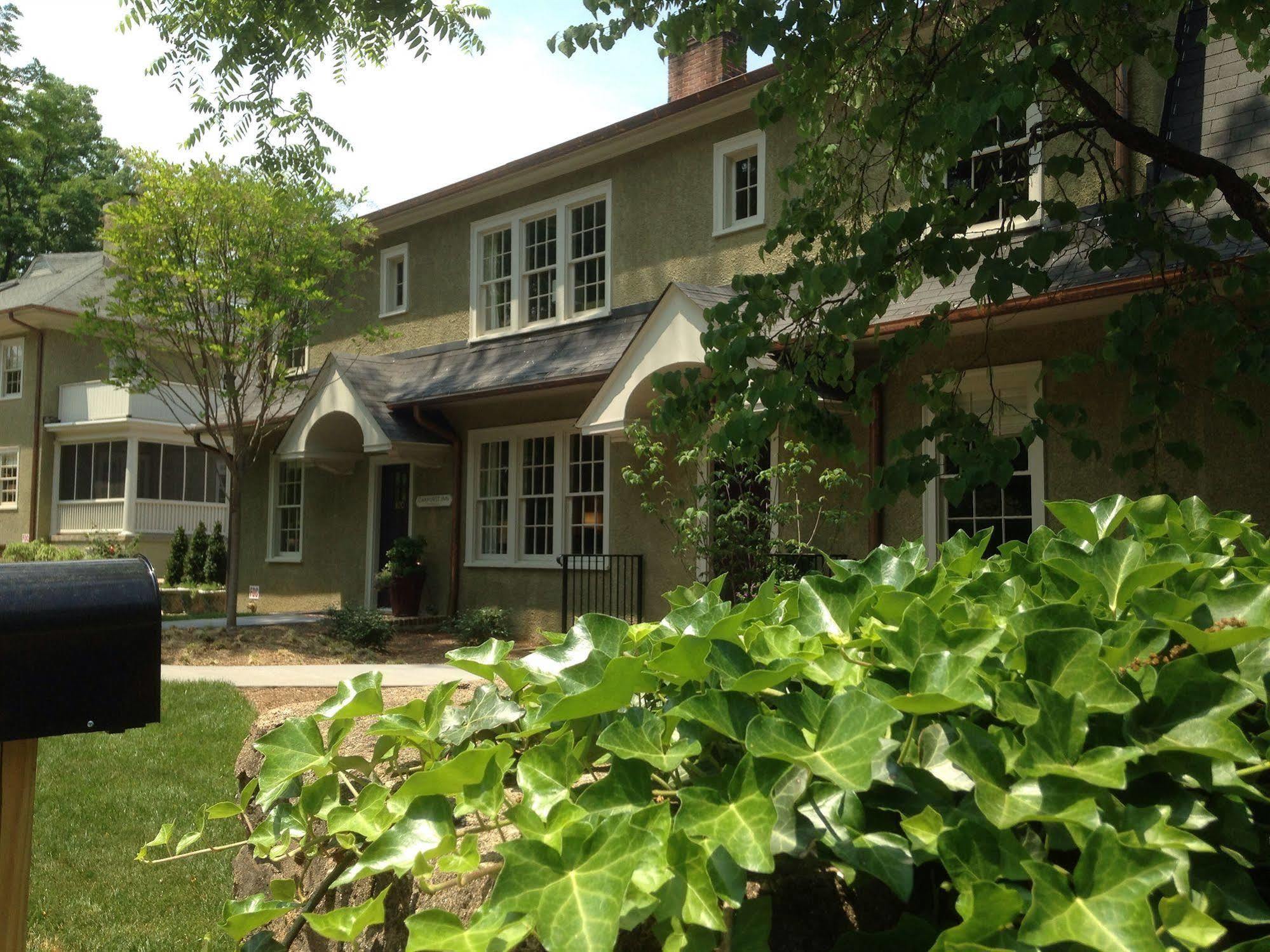 Oakhurst Inn At The University Charlottesville Exterior photo